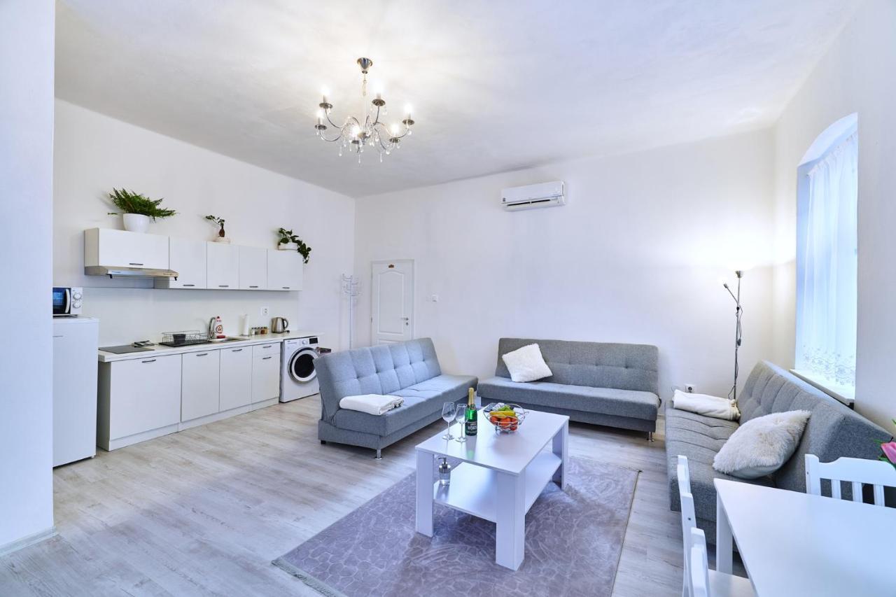Apartman Bb Centrum บันสกาบิสตรีตซา ภายนอก รูปภาพ